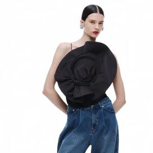 MAGDA BUTRYM H&M
GATHERED TOP WITH ROSE APPLIQUÉ